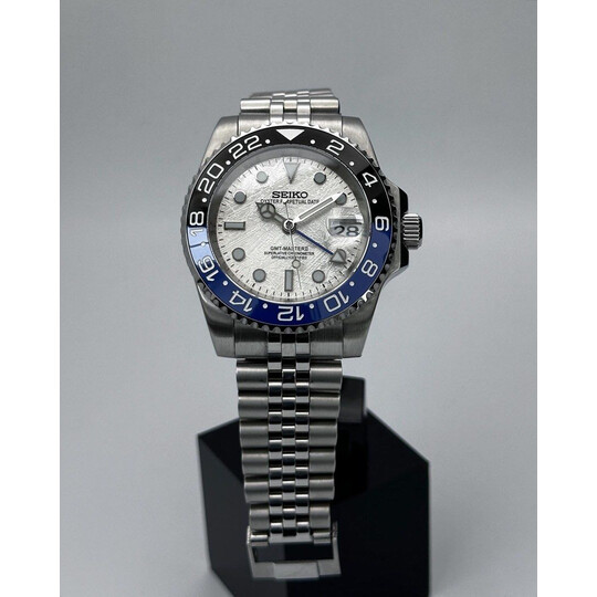 Custom Seiko Mod • Stamped Meteorite Batgirl Batman GMT-Master II • 40mm